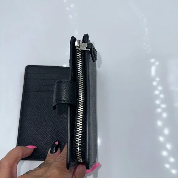 Coach - Picture 9 of 9